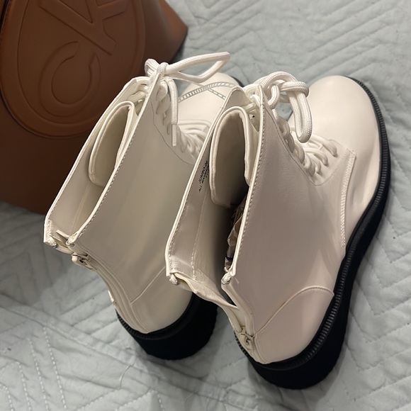 WORN!! CUTE ๐ฅฐ SHOE ๐ - Picture 4 of 5